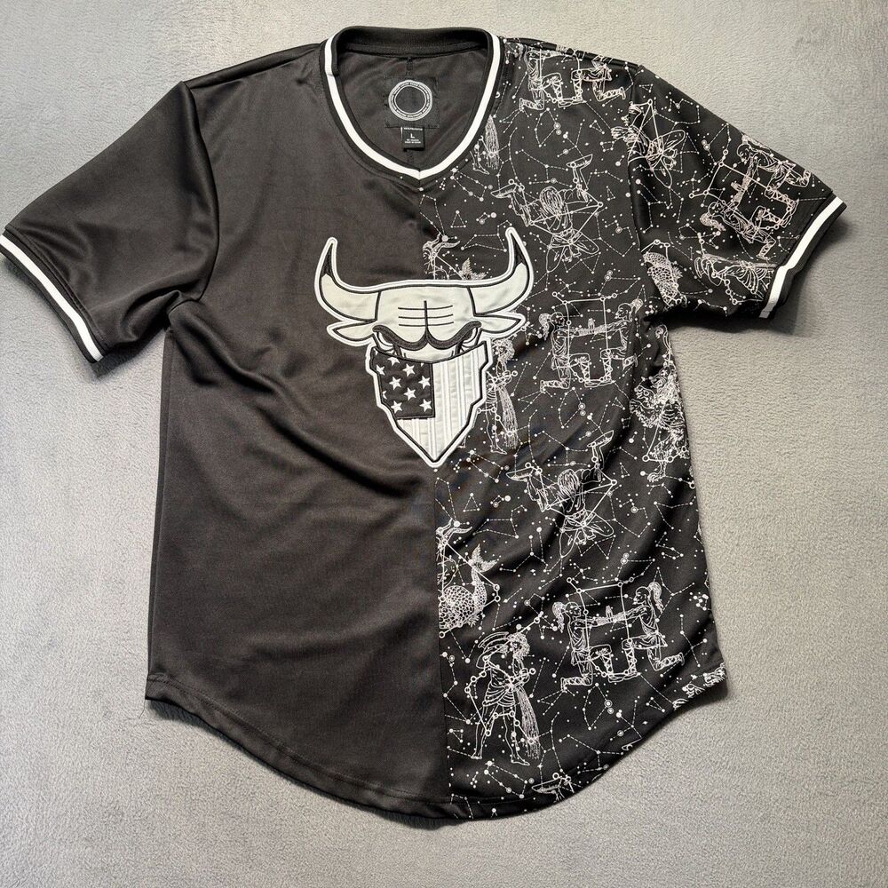 The Finest Chicago Bulls Mens Large Black V-Neck Constellation Graphic Jersey